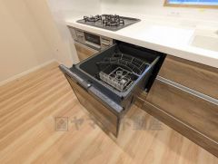 炊事時間を大幅に短縮できる食器洗浄乾燥機付き＾＾食器を洗う手間が減るので家族とのコミュニケーションの時間や自分の時間が増えますね。