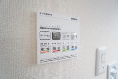 浴室暖房乾燥機には、暖房、乾燥、涼風、換気の4つの機能が付いています。タイマー付きです。換気・雨の日の洗濯も安心です＾＾