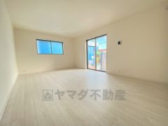 ご家族で団らんの時間を過ごすリビングダイニング。
