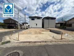 小学校まで徒歩8分、コンビニ・スーパーまで徒歩5分圏内。最新設備で快適な新生活に＾＾
