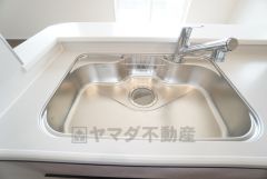 大きなお鍋も楽々洗える幅の広いシンクです＾＾