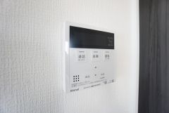 おいだき機能つきなのでお風呂に入る時間が異なるご家庭には嬉しいですね。ボタン一つで快適で便利な生活が＾＾