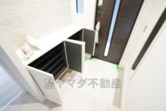 ご家族の靴をスッキリと片付けられるシューズボックス付きの玄関です＾＾