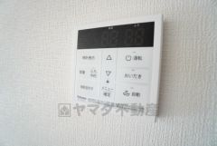 おいだき機能つきなのでお風呂に入る時間が異なるご家庭には嬉しいですね。ボタン一つで快適で便利な生活が＾＾