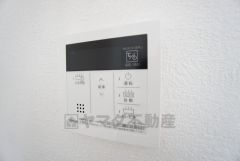 おいだき機能つきなのでお風呂に入る時間が異なるご家庭には嬉しいですね。ボタン一つで快適で便利な生活が＾＾