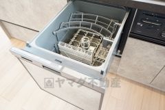 炊事時間を大幅に短縮できる食器洗浄乾燥機付き＾＾食器を洗う手間が減るので家族とのコミュニケーションの時間や自分の時間が増えますね。