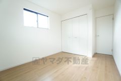 家具を選ばないナチュラルなフローリングとシンプルなクロスです＾＾