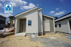 弥生が丘小学校(歩5分)。敷地面積約70坪＾＾カースペース3台分。西鉄バス「弥生が丘四丁目」歩2分。JR鳥栖駅行＾＾