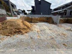 駐車スペースはゆとりある3台分を確保。マイカー用に、お客さま用に、余裕を持ってご利用いただけます＾＾