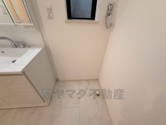 ランドリースペース上部には窓も付いており換気に便利です＾＾