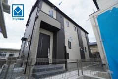 小中学校が徒歩圏内にあり、お子様の通学もしやすい立地です。また、コンビニやスーパー等身近に買い物施設が揃っています。