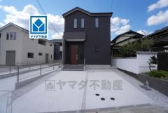 完成しました＾＾内覧受付中です。お気軽にお問い合わせください＾＾ スーパーやコンビニなども近く周辺環境充実。快適でゆとりのある生活空間で新生活を始めましょう＾＾ 