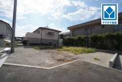 小学校まで徒歩3分・中学校まで徒歩7分。お子様の通学も安心＾＾
