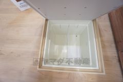 床下収納には普段使わないものを収納するのに適しています。