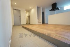 玄関ホールは広めに確保しました。家の顔の玄関は開放的な空間になっています＾＾