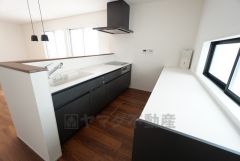 カウンターキッチンで、ご家族と会話をしながら調理ができます。