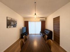 大きな掃き出し窓のあるリビングは、陽光あふれる明るい空間です。ゆったりと寛げる憩いの場となりそうです。 CG加工により家具等を撤去しております。
