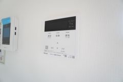おいだき機能つきなのでお風呂に入る時間が異なるご家庭には嬉しいですね。ボタン一つで快適で便利な生活が＾＾