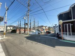 前面道路は南西側約5.2ｍの公道に面しています＾＾