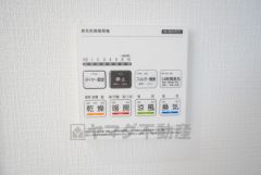 浴室暖房乾燥機には、暖房、乾燥、涼風、換気の4つの機能が付いています。タイマー付きです。換気・雨の日の洗濯も安心です＾＾