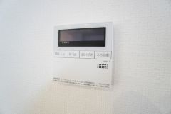 おいだき機能つきなのでお風呂に入る時間が異なるご家庭には嬉しいですね。ボタン一つで快適で便利な生活が＾＾