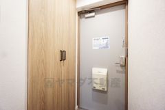 ご家族の靴をスッキリと片付けられるシューズボックス付きの玄関。