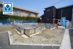小学校まで徒歩3分・中学校まで徒歩7分。お子様の通学も安心＾＾