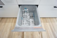 炊事時間を大幅に短縮できる食器洗浄乾燥機付き＾＾食器を洗う手間が減るので家族とのコミュニケーションの時間や自分の時間が増えますね。