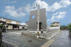 開放感のある角地となっ