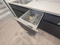 炊事時間を大幅に短縮できる食器洗浄乾燥機付き＾＾食器を洗う手間が減るので家族とのコミュニケーションの時間や自分の時間が増えますね。