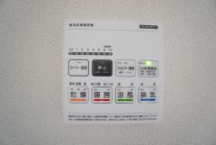 雨の日の洗濯も安心できる浴室暖房乾燥機付き浴室。リモコンで操作もボタン1つで簡単です。