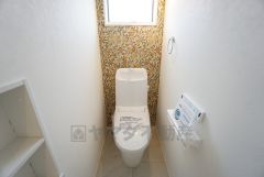 ウォシュレット、暖房便座、節電・節水機能など、使い勝手のよい高機能トイレです。