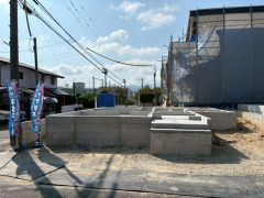 角地＾＾春日西小(歩6分)＾＾春日西中(歩1分)＾＾南向き。子育て世帯にオススメの住環境＾＾
