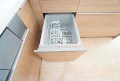 炊事時間を大幅に短縮できる食器洗浄乾燥機付き＾＾食器を洗う手間が減るので家族とのコミュニケーションの時間や自分の時間が増えますね。