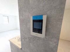 防犯はもちろん、セールスマン対策にもなるモニター付きインターホンです。 来訪者の顔が見えるので安心ですね＾＾