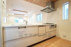 対面式キッチンなのでリビングにいるご家族とコミュニケーションを取りながら洗い物や、お料理が楽しめそうですね＾＾