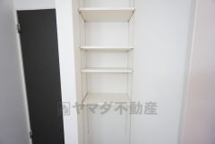 洗面室に可動棚収納付き＾＾タオルや衣類の収納スペースを確保＾＾