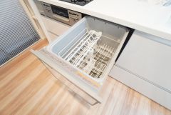 炊事時間を大幅に短縮できる食器洗浄乾燥機付き＾＾食器を洗う手間が減るので家族とのコミュニケーションの時間や自分の時間が増えますね。 