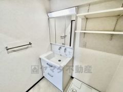 三面鏡裏収納付き洗面化粧台です＾＾
