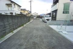 前面道路は南側約3.5ｍの私道に面しています。