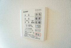 浴室暖房乾燥機付き＾＾梅雨の時期や花粉、PM2.5が酷いときなどの洗濯を干すのに重宝しそうですね＾＾