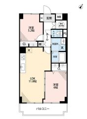 2LDK。LDK11.8帖。全居室収納付きで収納充実。南向きバルコニーで陽当たり、風通し良好