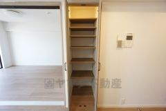 リビングには収納が設けられています。物が沢山集まりがちなリビングに収納スペースがあると便利ですね＾＾