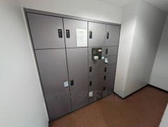 宅配ボックス付き。お仕事中や外出中などの不在時にも荷物が受け取れるのはとっても便利ですね＾＾セキュリティ面でも安心です＾＾ 