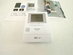 防犯性もばっちり、TVモニター付きインターホン完備。