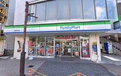 ファミリーマート　春日原駅前