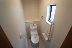 1階2階の2ヶ所にトイレがあるので、忙しい朝にもゆとりができますね。