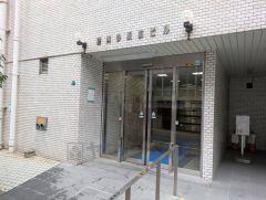 エントランスへはスロープが設けられています。