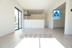 家族が集まる開放的なリビング。思い思いの時間を過ごしたり食事をしたり、素敵な団らんの場になりますね＾＾