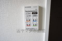 浴室暖房乾燥機には、暖房、乾燥、涼風、換気の4つの機能が付いています。タイマー付きです。換気・雨の日の洗濯も安心です＾＾